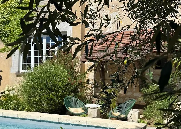 Le Nid Des Pres & 4*